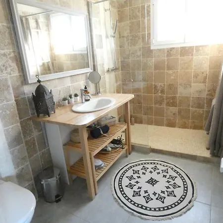 L'oustalet Des Marres Bed & Breakfast Simiane-Collongue