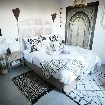 L'oustalet Des Marres Bed & Breakfast